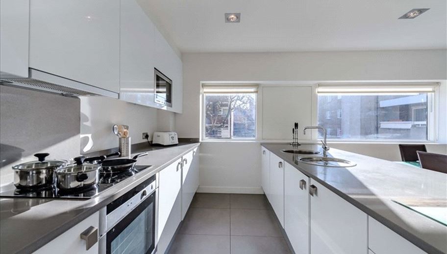 2 bedroom flat, Fulham Road, Chelsea SW3 - Available
