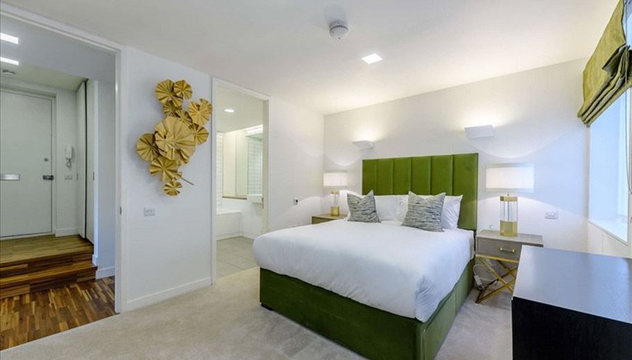 2 bedroom flat, Fulham Road, Chelsea SW3 - Available