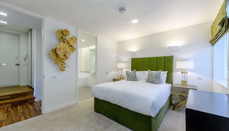 2 bedroom flat, Fulham Road, Chelsea SW3 - Available