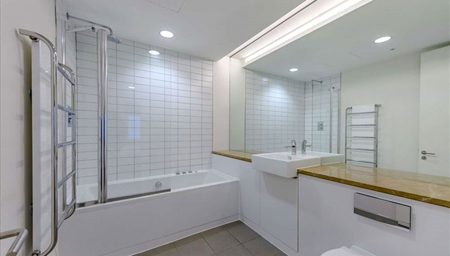 2 bedroom flat, Fulham Road, Chelsea SW3 - Available