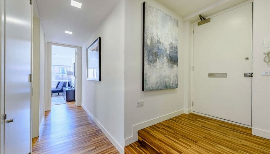 2 bedroom flat, Fulham Road, Chelsea SW3 - Available