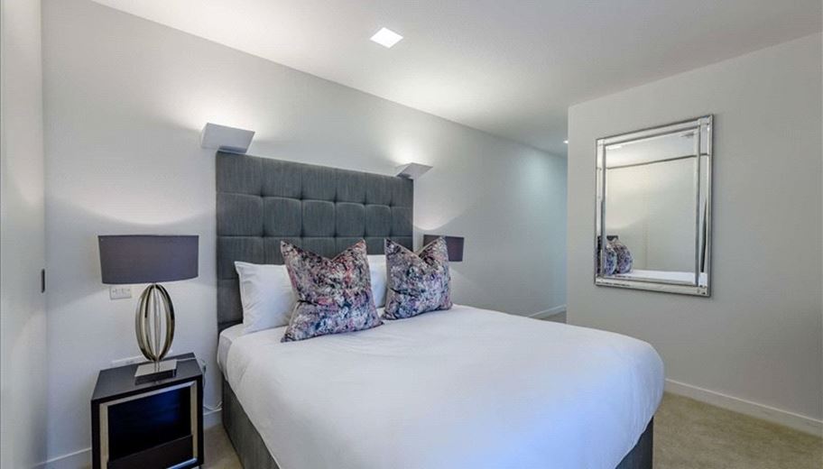 2 bedroom flat, Fulham Road, Chelsea SW3 - Available