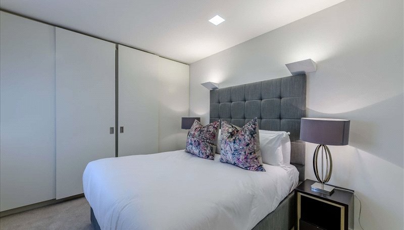 2 bedroom flat, Fulham Road, Chelsea SW3 - Available