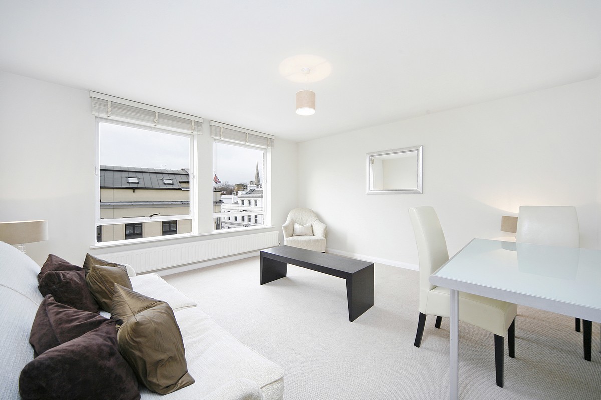 2 bedroom flat, Fulham Road, Chelsea SW3 - Available