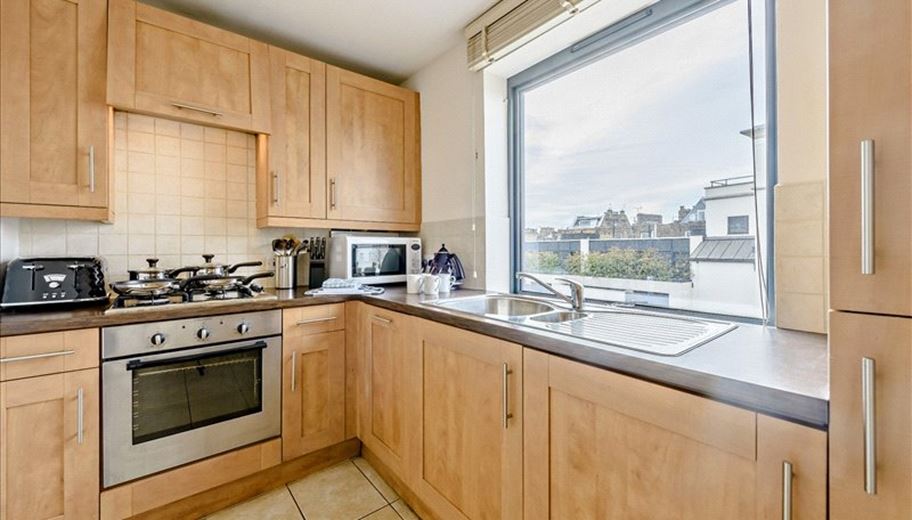 2 bedroom flat, Fulham Road, Chelsea SW3 - Available