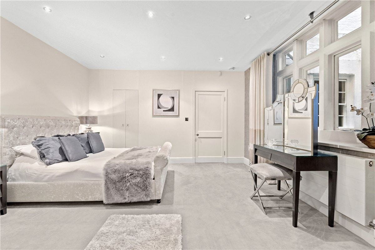 1 bedroom flat, Lennox Gardens, Knightsbridge SW1X - Available