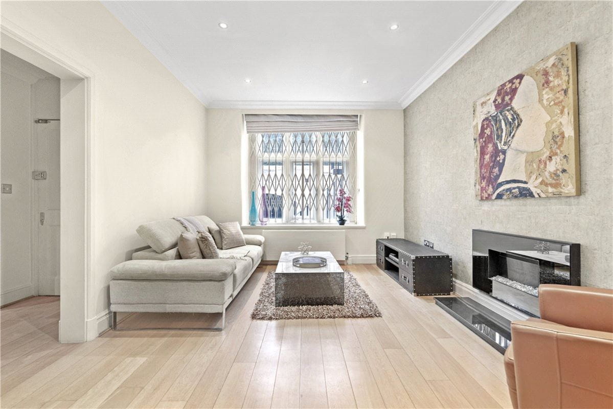 1 bedroom flat, Lennox Gardens, Knightsbridge SW1X - Available