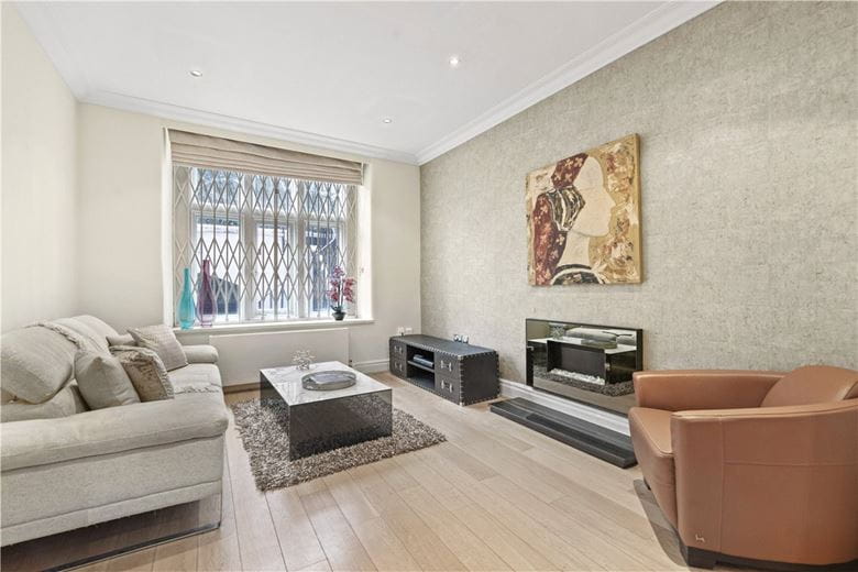 1 bedroom flat, Lennox Gardens, Knightsbridge SW1X - Available