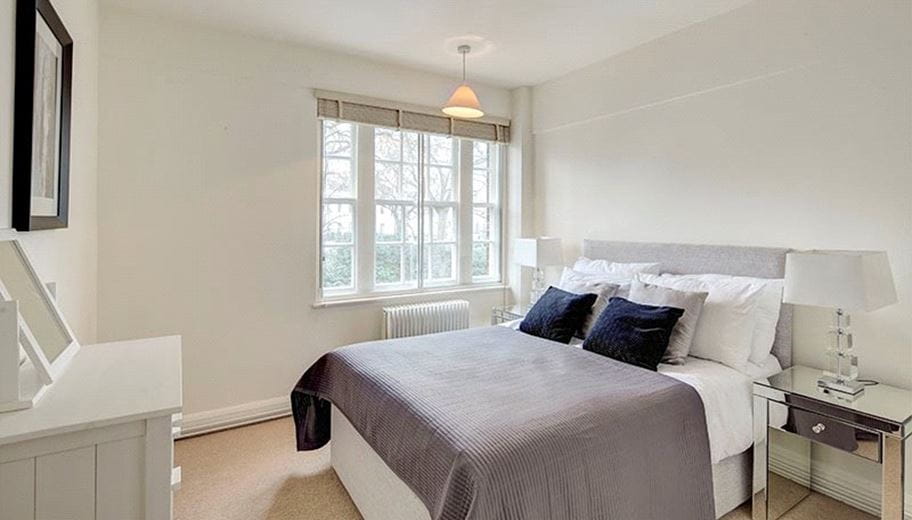 2 bedroom flat, Fulham Road, Chelsea SW3 - Available