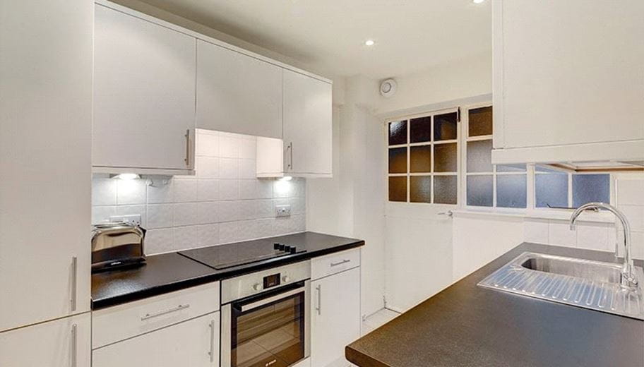 2 bedroom flat, Fulham Road, Chelsea SW3 - Available