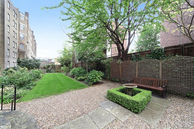 1 bedroom flat, Fulham Road, London SW3 - Available