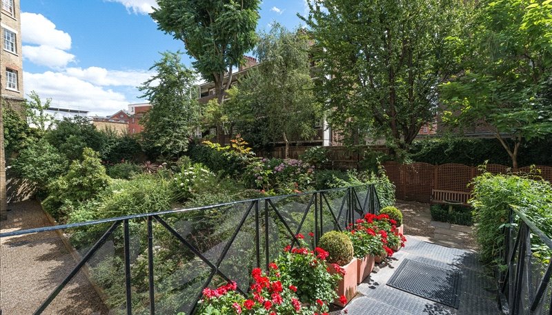 1 bedroom flat, Fulham Road, London SW3 - Available