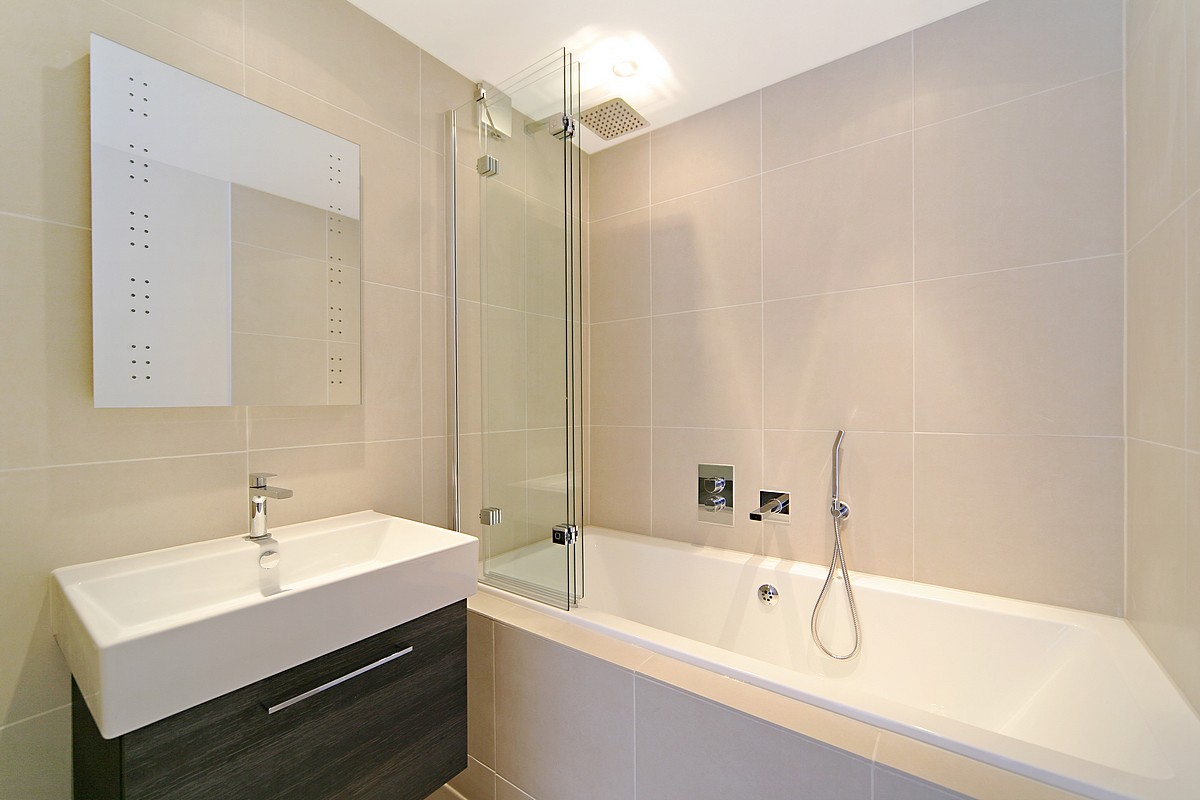 2 bedroom flat, Fulham Road, Chelsea SW3 - Available