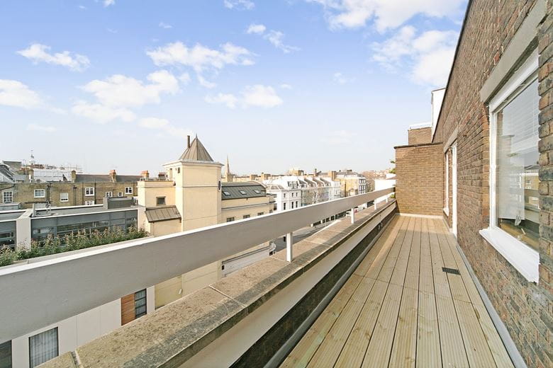 2 bedroom flat, Fulham Road, Chelsea SW3 - Available