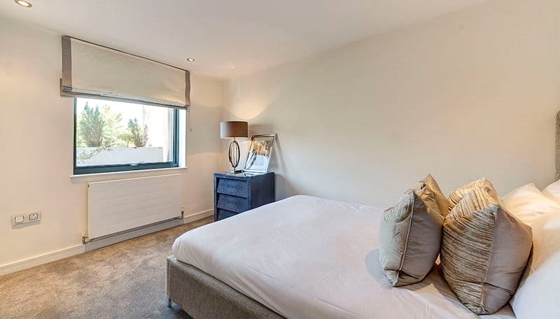 2 bedroom flat, Fulham Road, Chelsea SW3 - Available