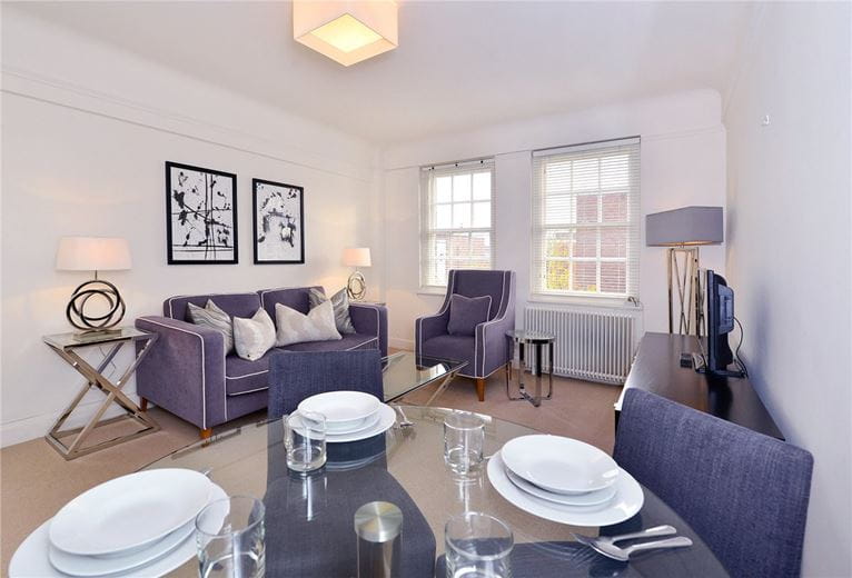 2 bedroom flat, Fulham Road, London SW3 - Available