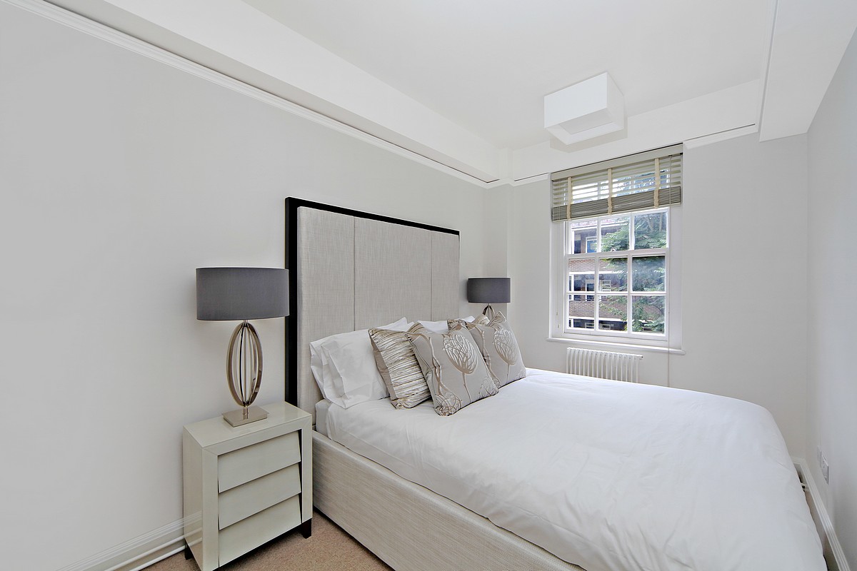 2 bedroom flat, Fulham Road, Chelsea SW3 - Available