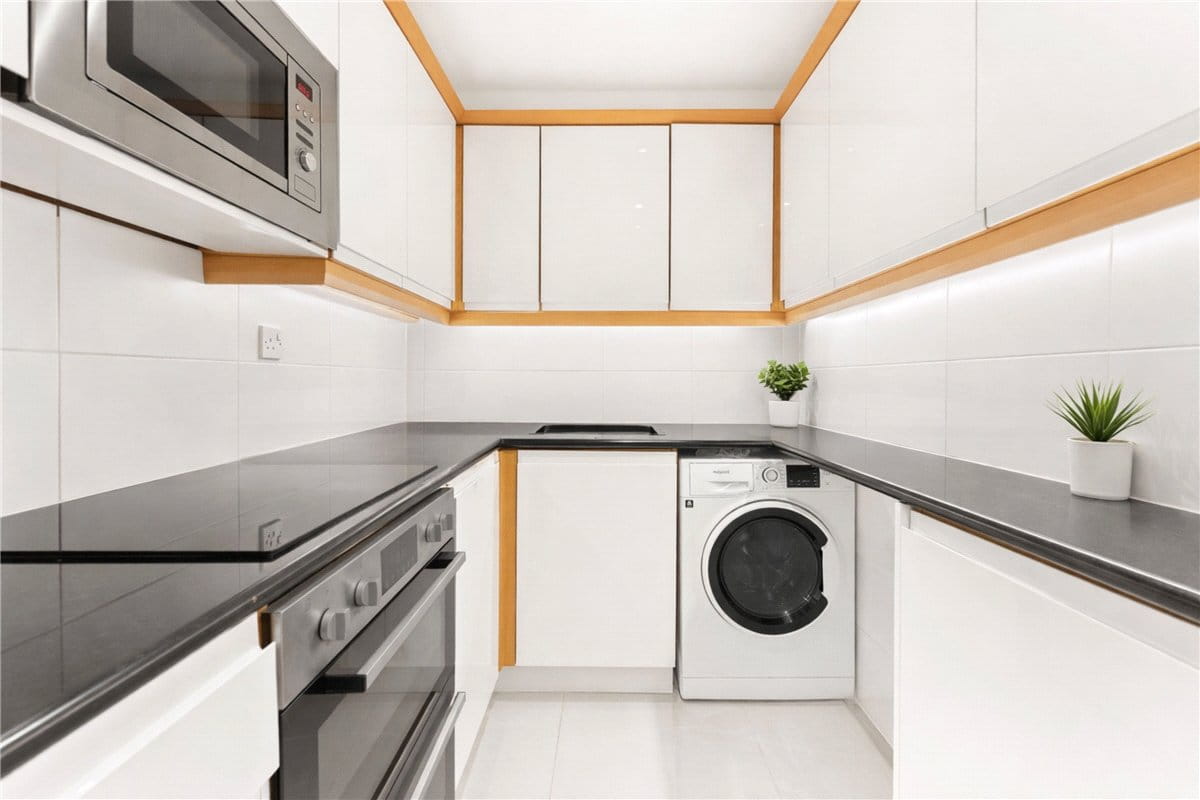 3 bedroom flat, Queens Gate, South Kensington SW7 - Available