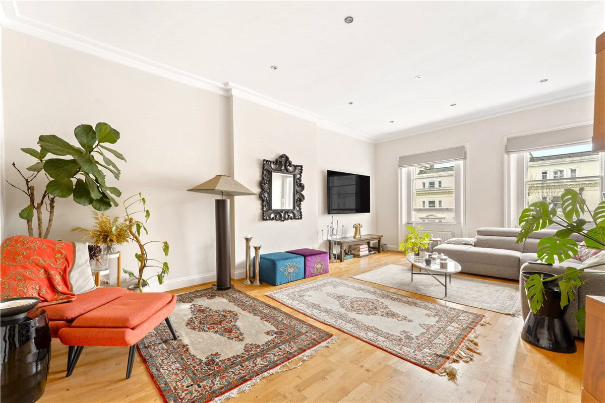 3 bedroom flat, Queens Gate, South Kensington SW7 - Available
