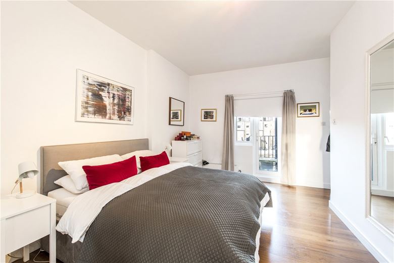 2 bedroom flat, Ovington Square, London SW3