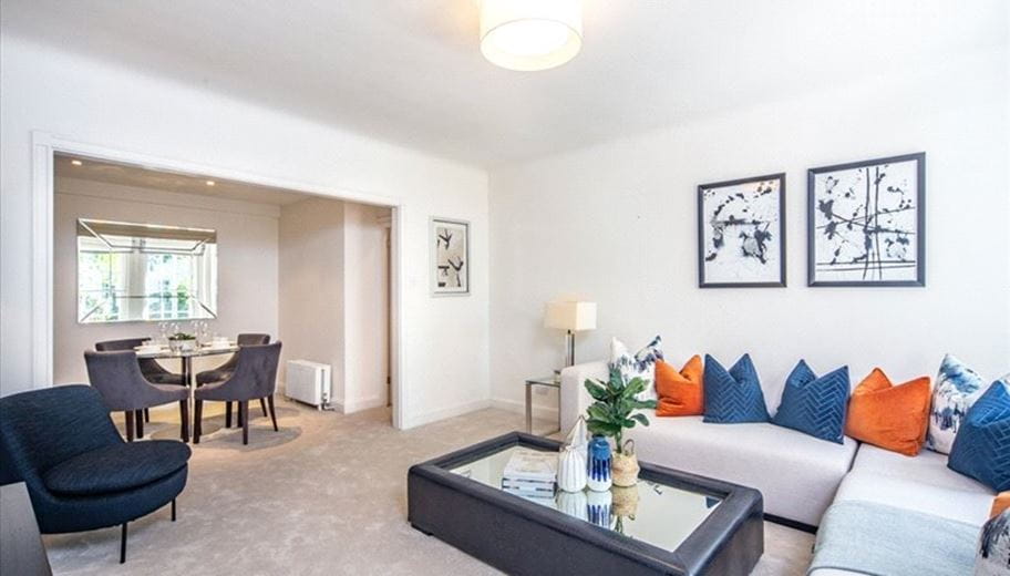 2 bedroom flat, Fulham  Road, Chelsea SW3 - Available