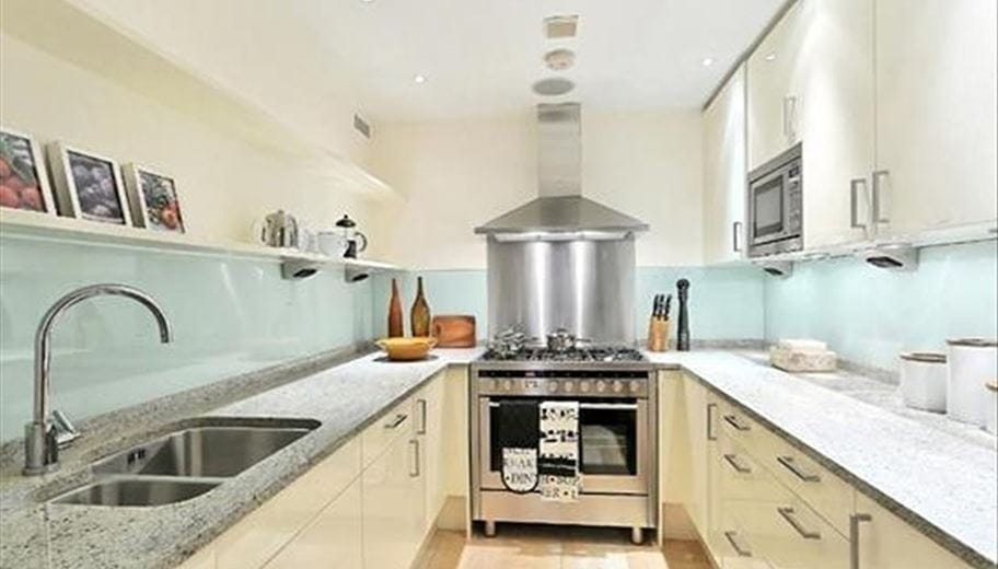 2 bedroom flat, Young Street, Kensington W8 - Available