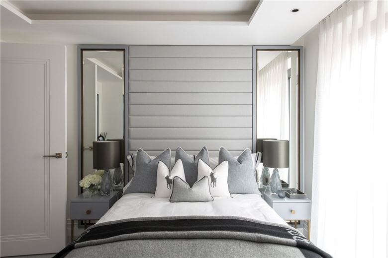 2 bedroom flat, Kensington Gardens Square, Bayswater W2 - Available