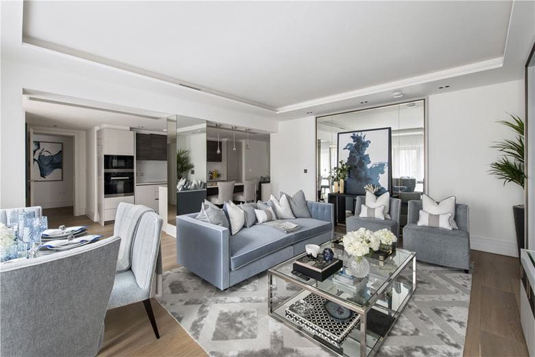 2 bedroom flat, Kensington Gardens Square, Bayswater W2 - Available