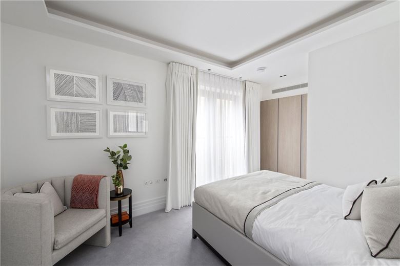 2 bedroom flat, Kensington Gardens Square, Bayswater W2 - Available