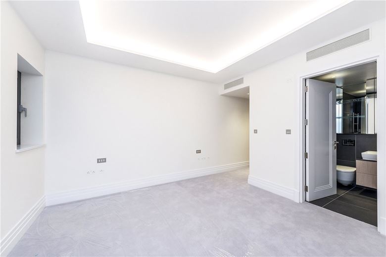 2 bedroom flat, Kensington Gardens Square, Bayswater W2 - Available