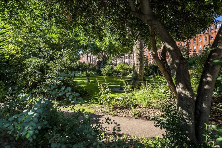 2 bedroom flat, Lennox Gardens, Knightsbridge SW1X