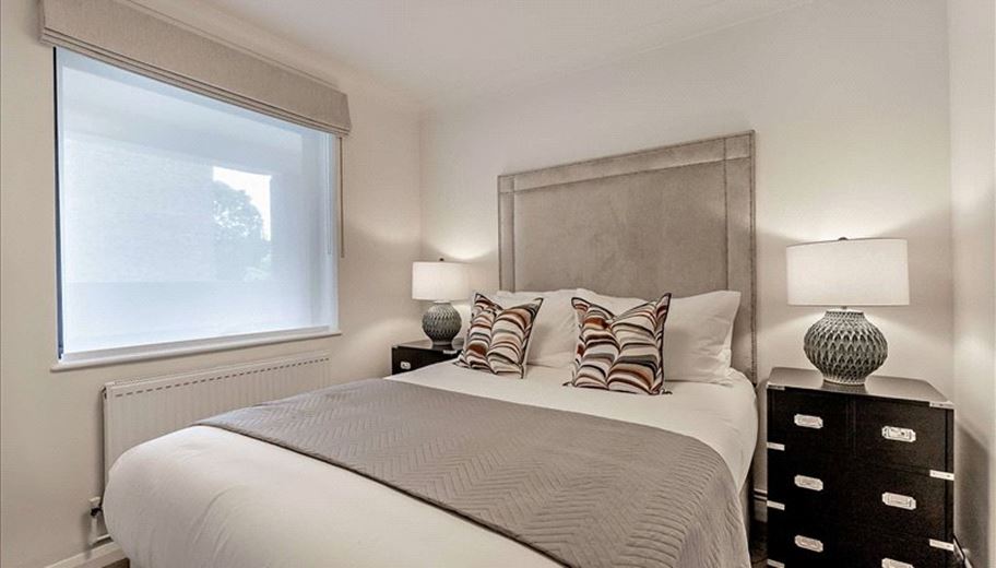 2 bedroom flat, Fulham Road, London SW3 - Available