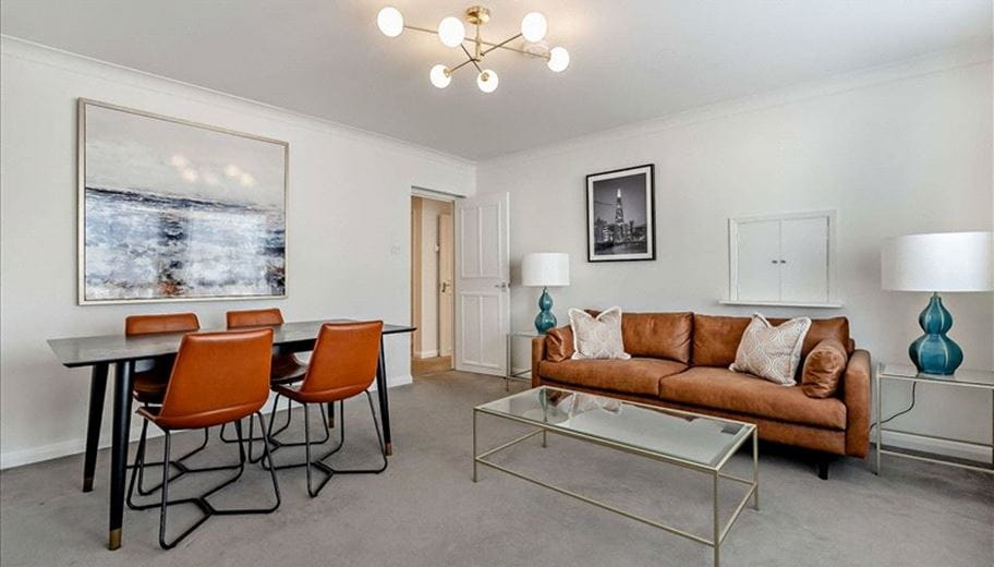 2 bedroom flat, Fulham Road, London SW3 - Available