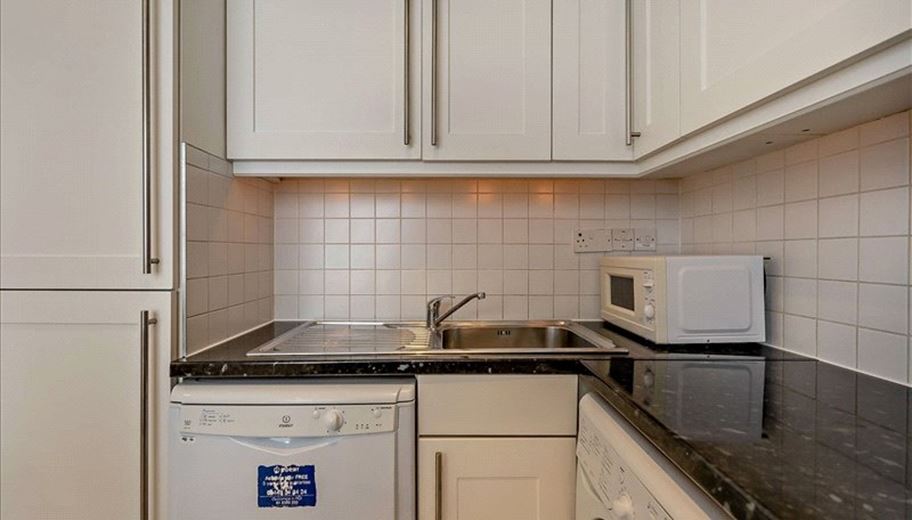 2 bedroom flat, Fulham Road, London SW3 - Available