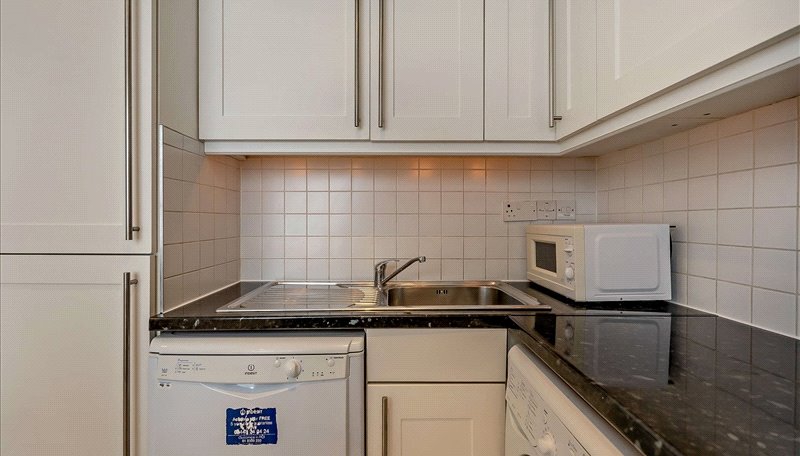 2 bedroom flat, Fulham Road, London SW3 - Available