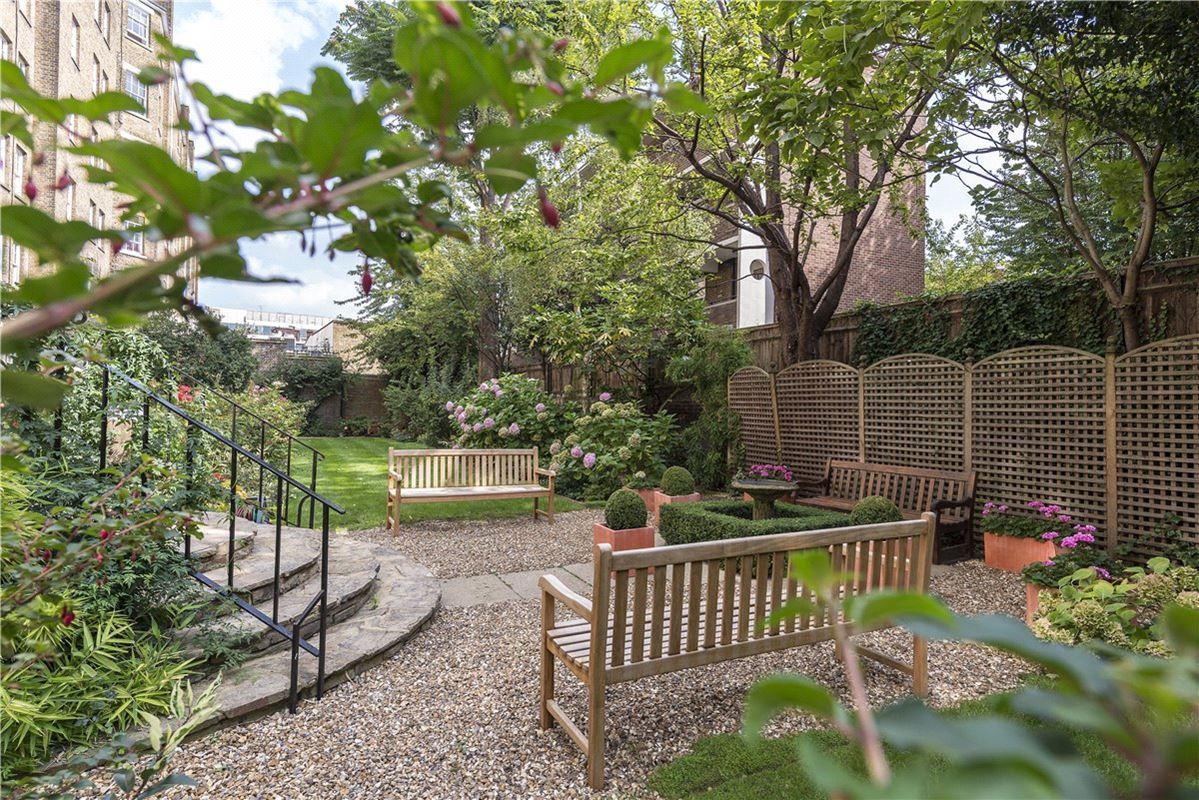 2 bedroom flat, Pelham Court, 145 Fulham Road SW3 - Available