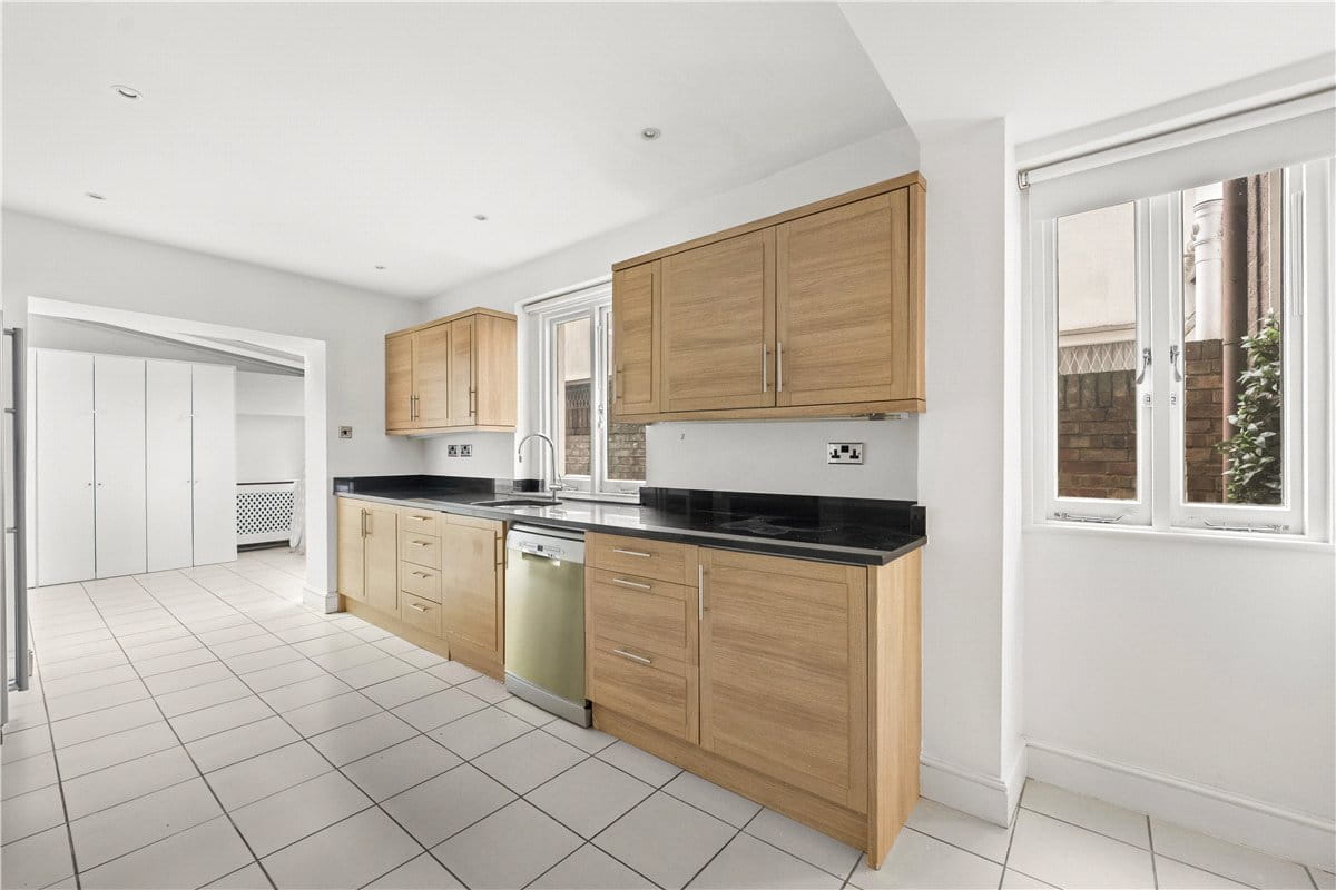 4 bedroom house, Donne Place, Chelsea SW3 - Let Agreed