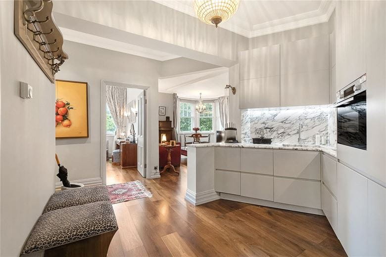 2 bedroom flat, Riverpark Court, 22-23 Embankment Gardens SW3 - Available