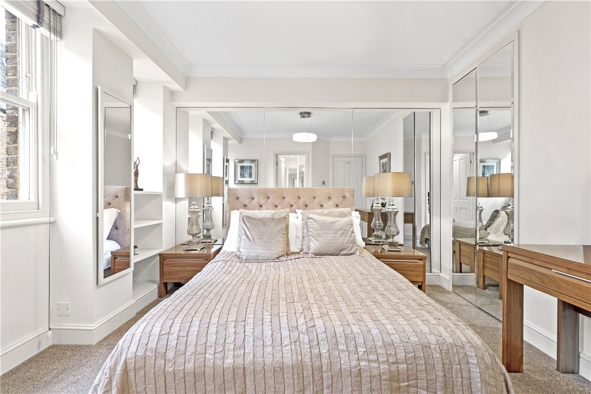 2 bedroom flat, Lincoln House, Basil Street SW3 - Available