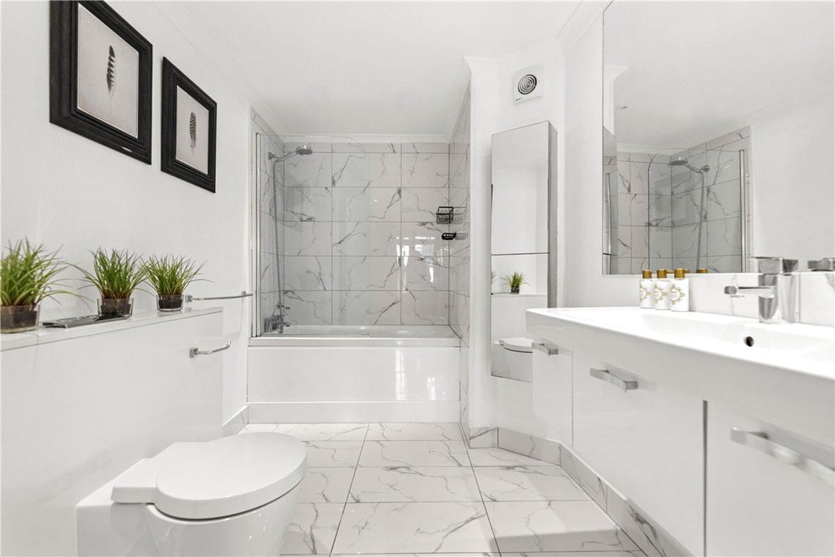 2 bedroom flat, Lincoln House, Basil Street SW3 - Available