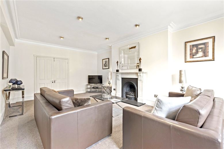 2 bedroom flat, Lincoln House, Basil Street SW3 - Available