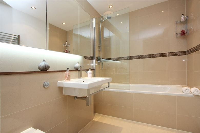 2 bedroom flat, Kingston House South, Ennismore Gardens SW7 - Available