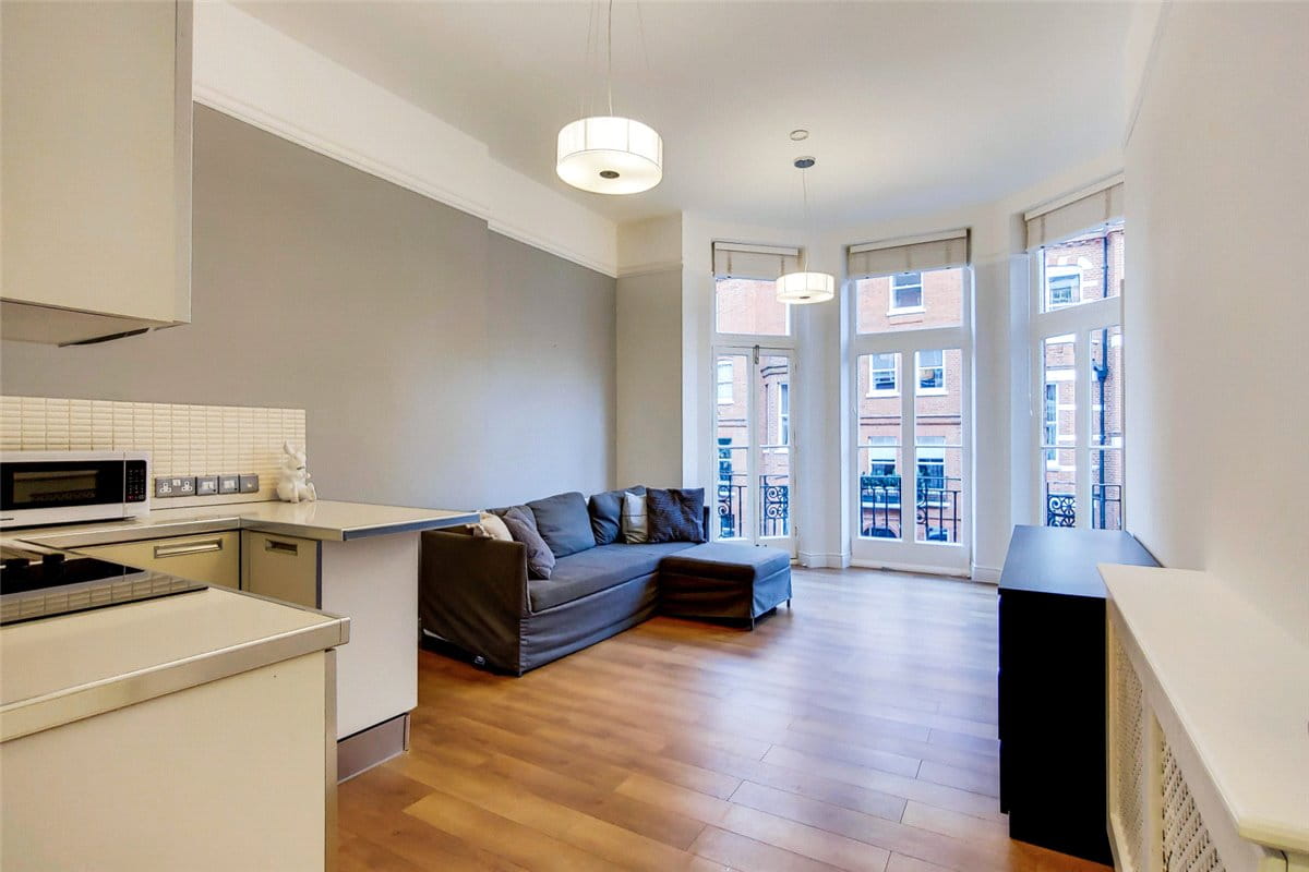 1 bedroom flat, Egerton Gardens, Knightsbridge SW3 - Available
