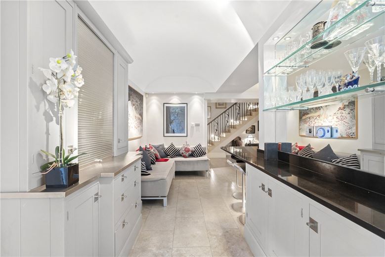 4 bedroom maisonette, Elvaston Place, South Kensington SW7 - Available