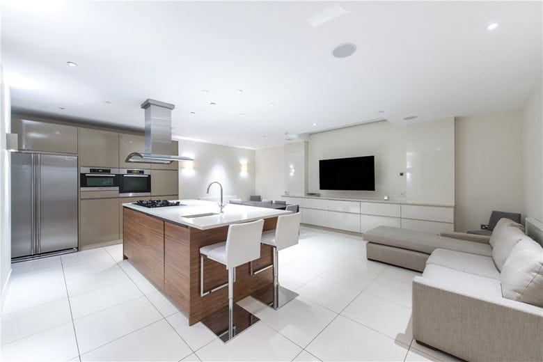 3 bedroom , Wilton Row, London SW1X - Available