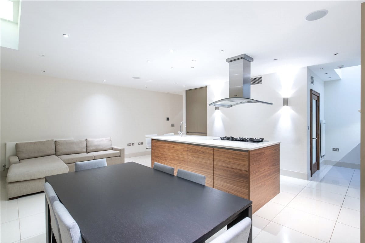 3 bedroom house, Wilton Row, Knightsbridge SW1X - Available