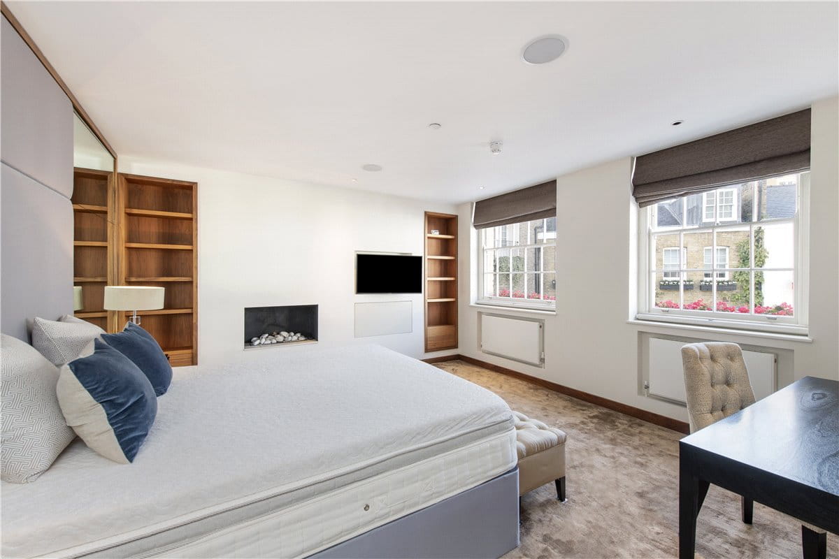 3 bedroom house, Wilton Row, Knightsbridge SW1X - Available