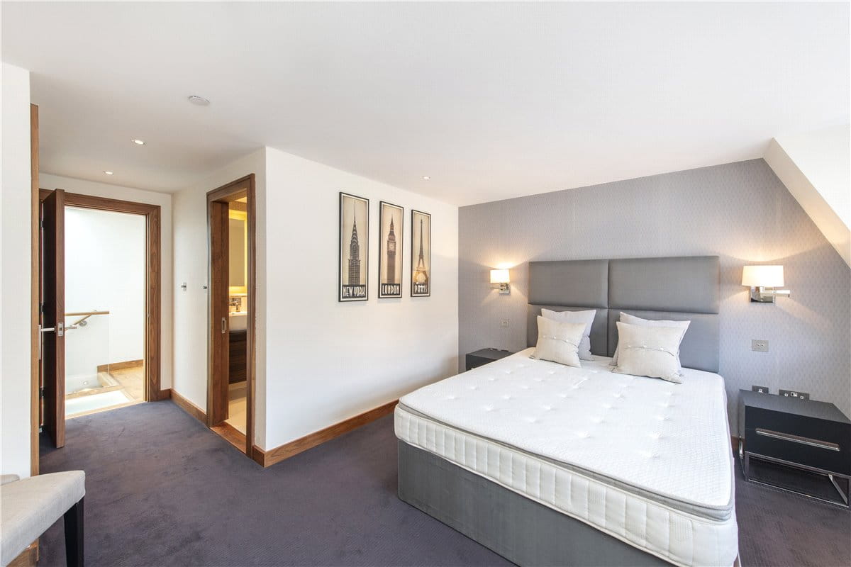 3 bedroom house, Wilton Row, Knightsbridge SW1X - Available