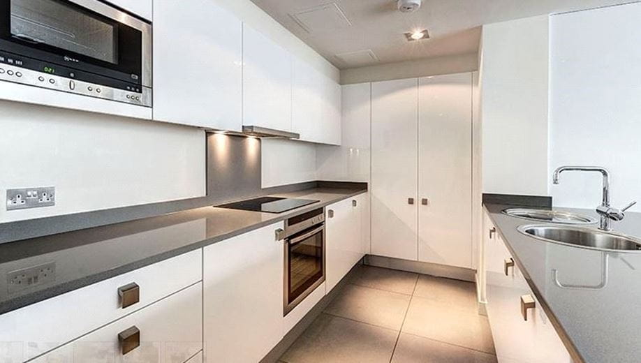 2 bedroom flat, Fulham Road, London SW3 - Available