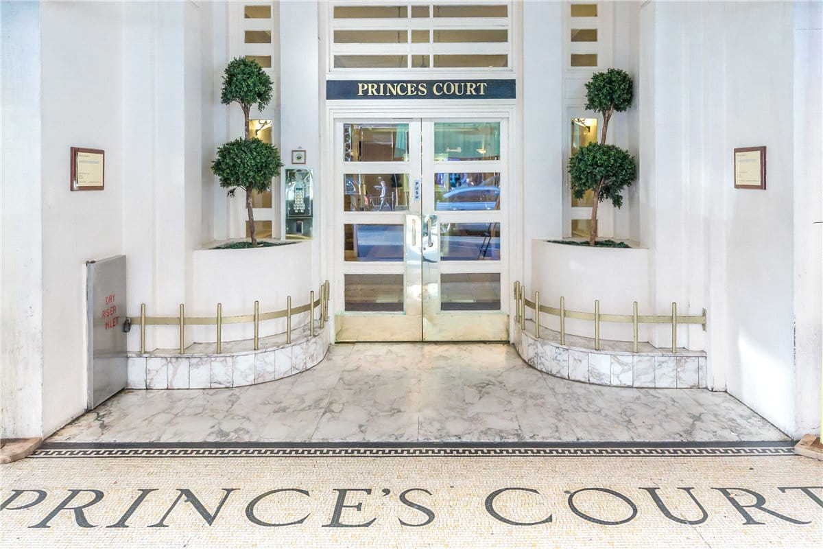 3 bedroom flat, Brompton Road, Knightsbridge SW3 - Available